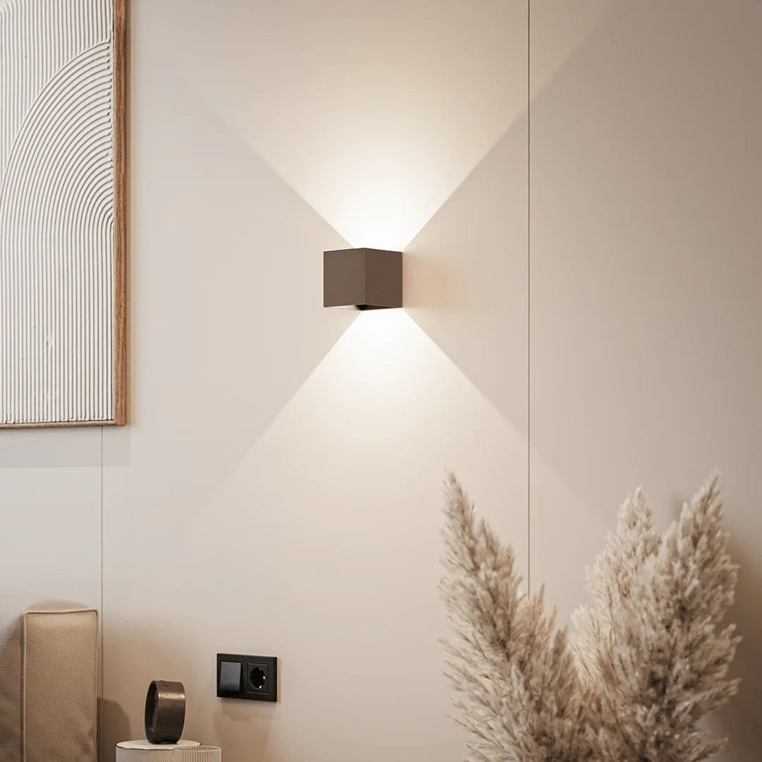 Kinkiet zewnętrzny LED aluminiowy z czterema regulowanymi klapami