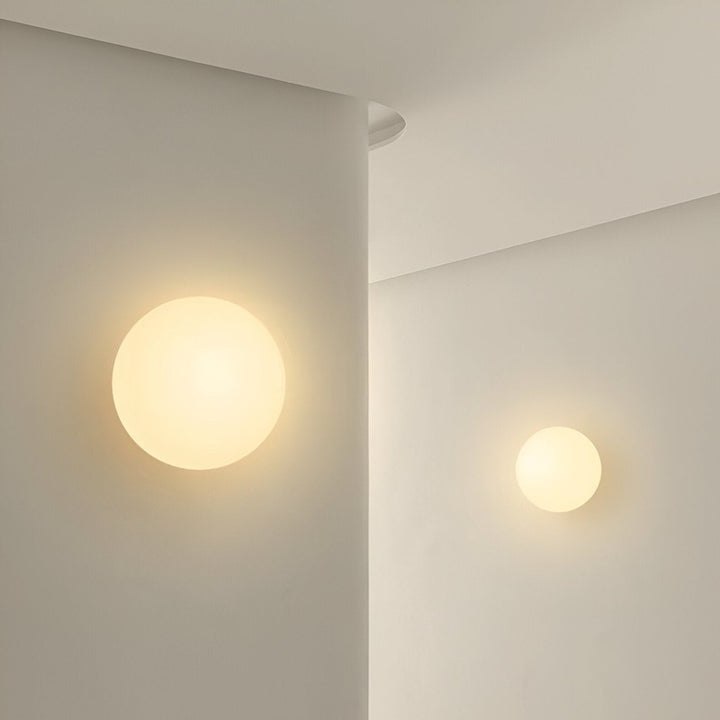 Ścienna lampa LED z okrągłym kloszem