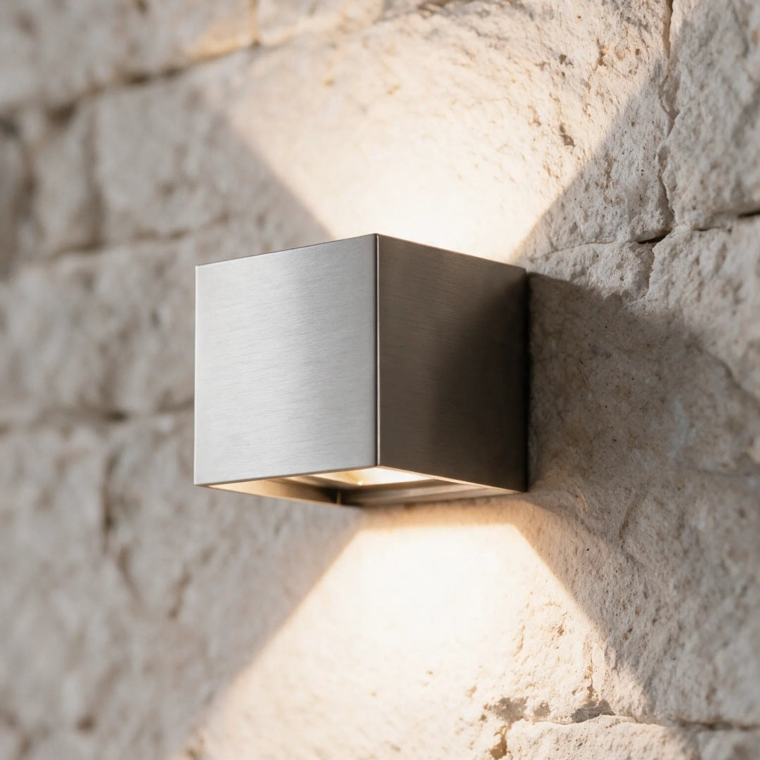 Kinkiet zewnętrzny LED aluminiowy z czterema regulowanymi klapami