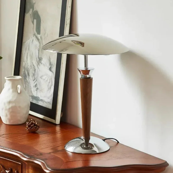 Lampa biurkowa z drewnianą nóżką i chromowanym kloszem - Styl retro, żarówka w zestawie