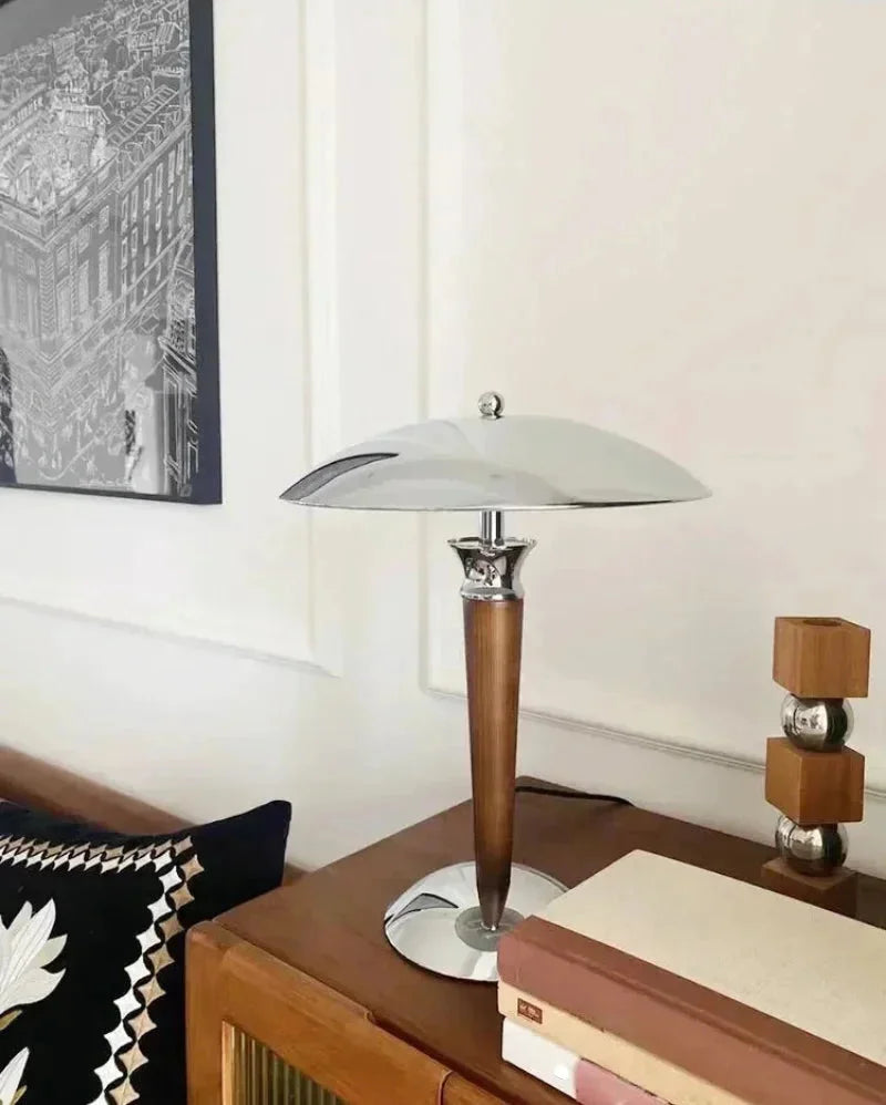 Lampa biurkowa z drewnianą nóżką i chromowanym kloszem - Styl retro, żarówka w zestawie