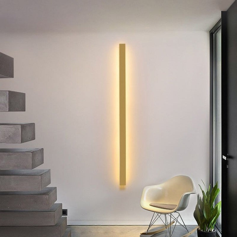 Lampa ścienna - Minimalistyczna konstrukcja z prostokątną formą