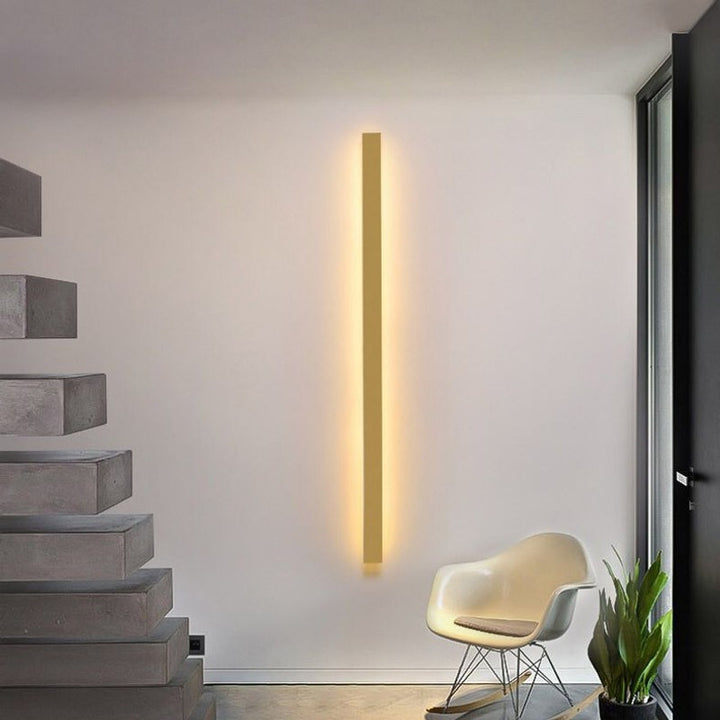 Lampa ścienna - Minimalistyczna konstrukcja z prostokątną formą