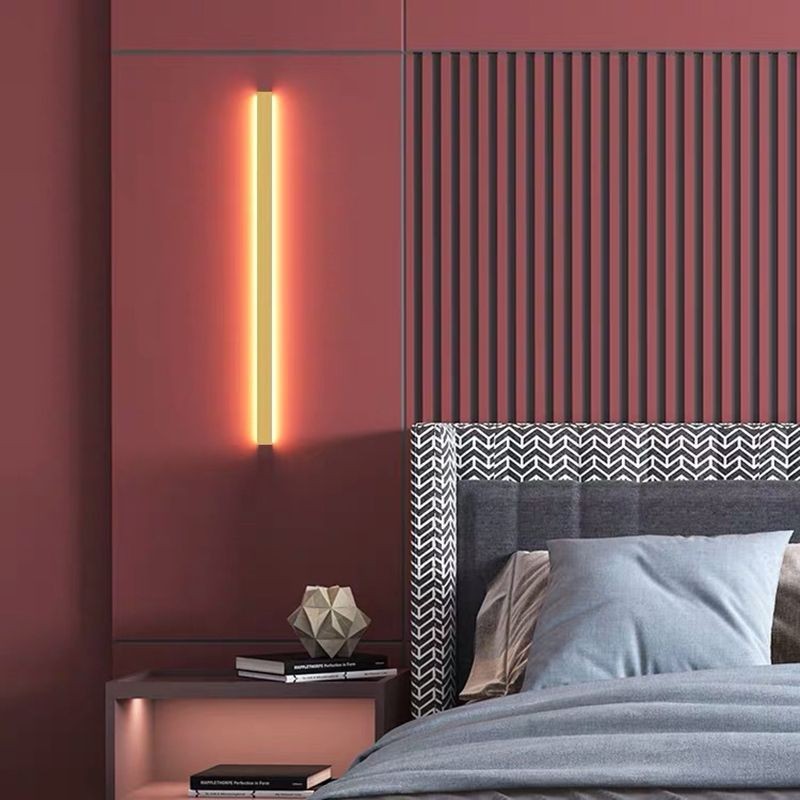Lampa ścienna - Minimalistyczna konstrukcja z prostokątną formą