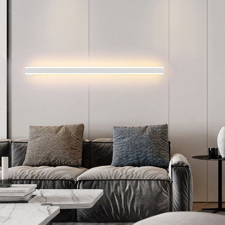 Lampa ścienna - Minimalistyczna konstrukcja z prostokątną formą