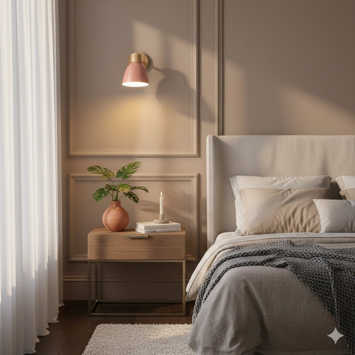 Lampa Ścienna z Abażurem Stożkowym