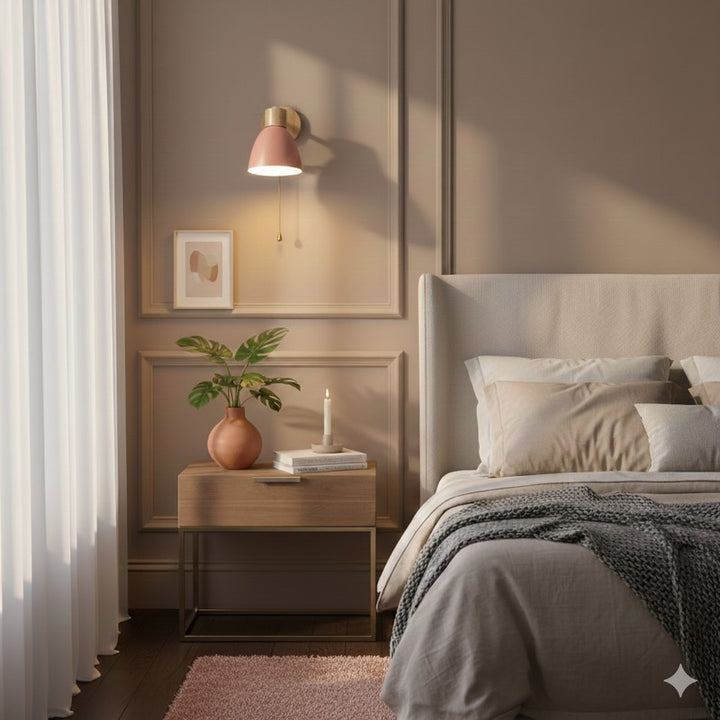 Lampa Ścienna z Abażurem Stożkowym