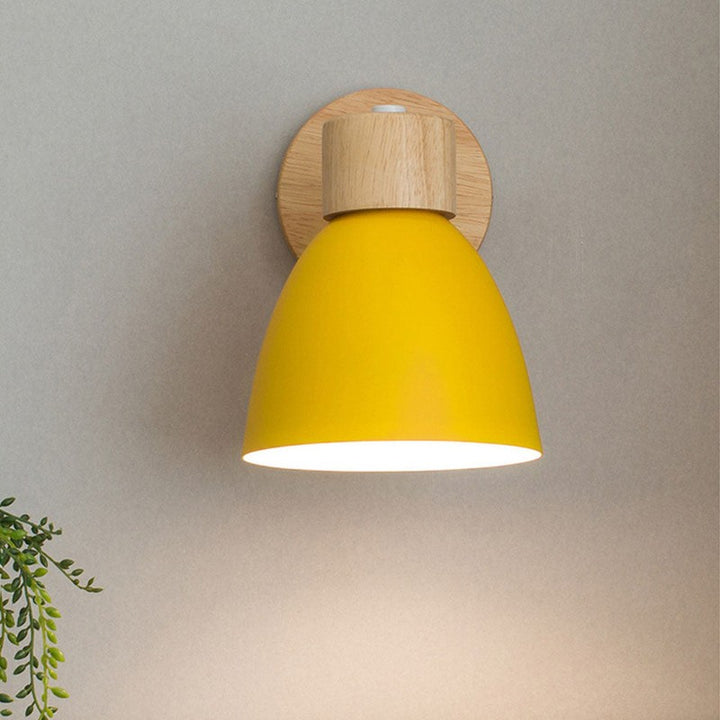 Lampa Ścienna z Abażurem Stożkowym