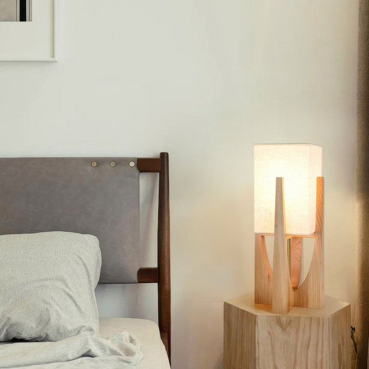 Lampa podłogowa w stylu japońskim - drewniana podstawa z abażurem