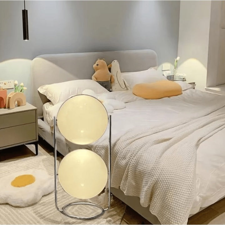 Lampa podłogowa z kulistym kloszem - Stal nierdzewna, szkło akrylowe