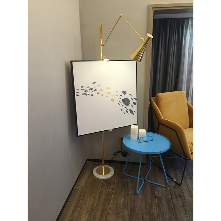 Lampa podłogowa z ramieniem obrotowym i wsparciem na ramkę