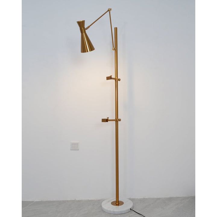 Lampa podłogowa z ramieniem obrotowym i wsparciem na ramkę