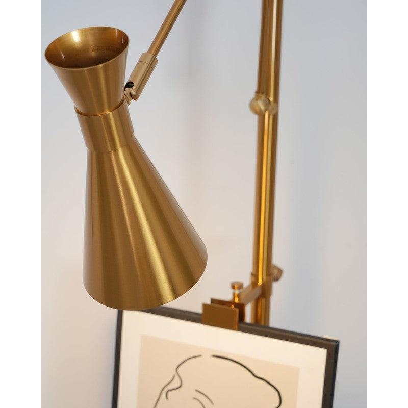 Lampa podłogowa z ramieniem obrotowym i wsparciem na ramkę