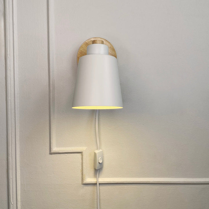 Lampa Ścienna z Obrotowym Kloszem - Metal i Drewno, Przewód z Włącznikiem, Do Czytania, Różne Kolory