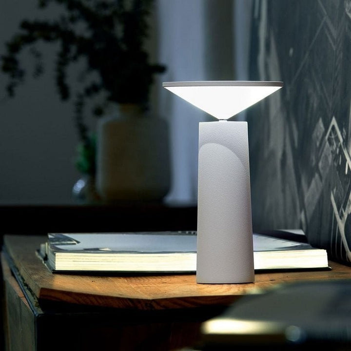 Lampa stołowa ORBITRAY - obrotowy klosz, regulowana jasność