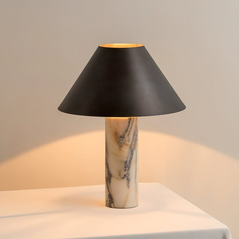 Lampa stołowa z marmurową podstawą i stożkowym kloszem
