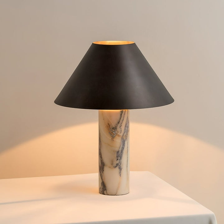 Lampa stołowa z marmurową podstawą i stożkowym kloszem