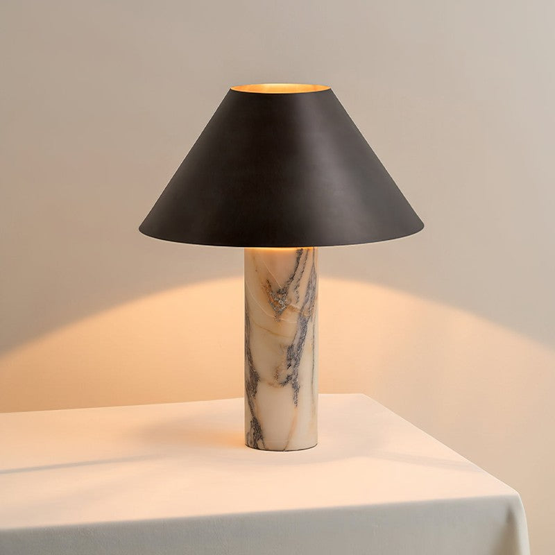 Lampa stołowa z marmurową podstawą i stożkowym kloszem