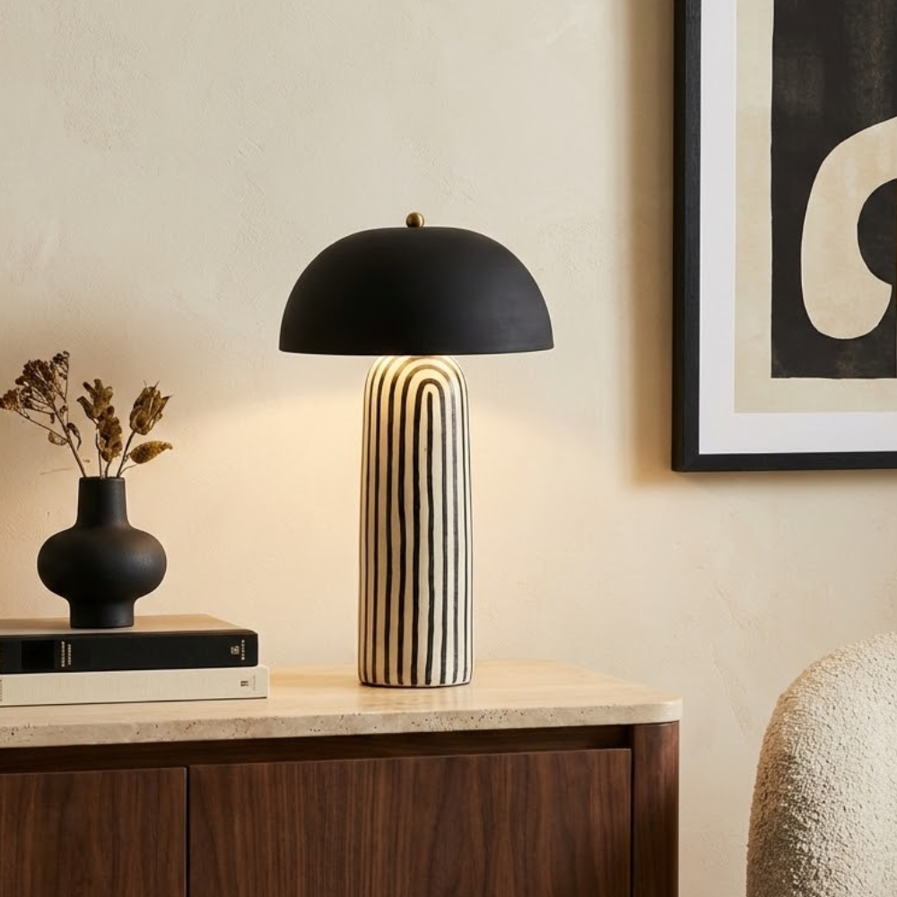 Lampa Stołowa - Czarny Klosz Kopułowy, Prążkowana Ceramiczna Podstawa