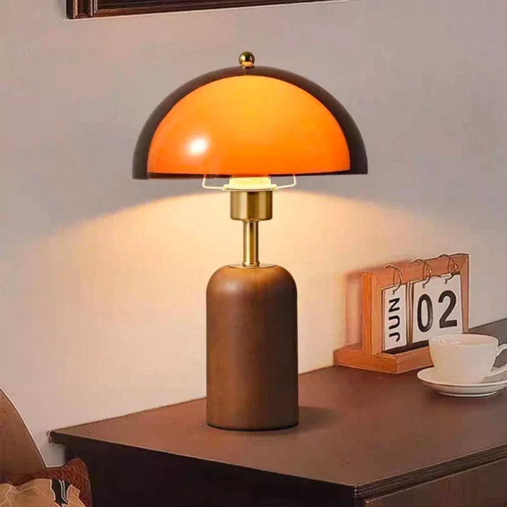 Lampa stołowa z bursztynowym kloszem - Półkopułowy klosz akrylowy, drewniana podstawa