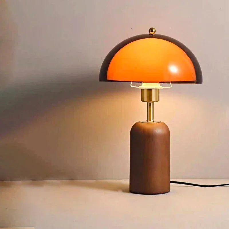 Lampa stołowa z bursztynowym kloszem - Półkopułowy klosz akrylowy, drewniana podstawa