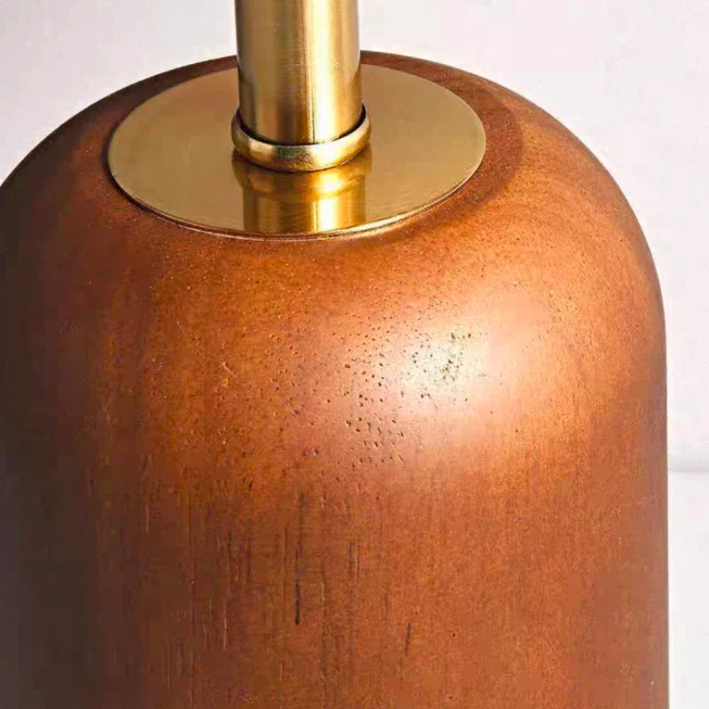 Lampa stołowa z bursztynowym kloszem - Półkopułowy klosz akrylowy, drewniana podstawa