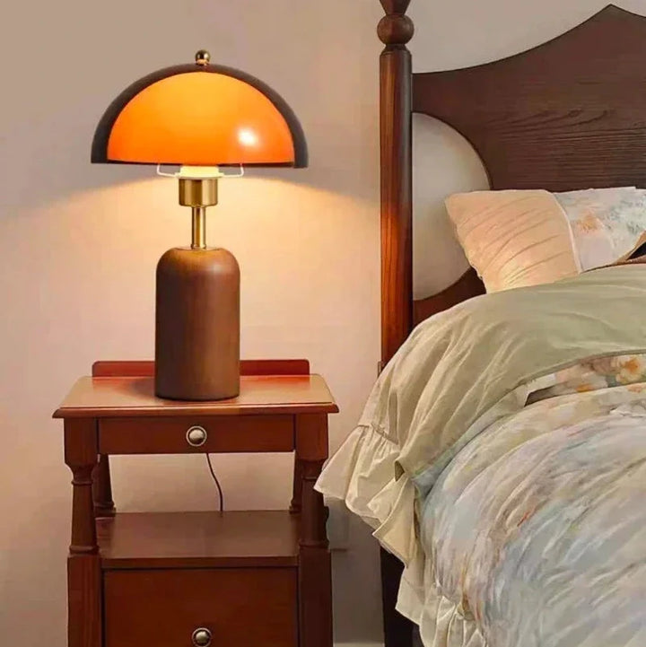 Lampa stołowa z bursztynowym kloszem - Półkopułowy klosz akrylowy, drewniana podstawa