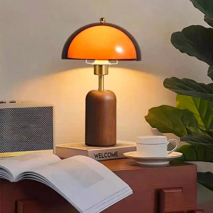 Lampa stołowa z bursztynowym kloszem - Półkopułowy klosz akrylowy, drewniana podstawa