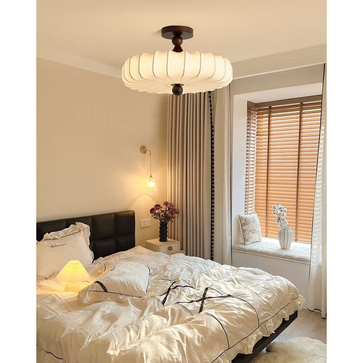 Lampa sufitowa Anela - segmentowany klosz z motywem botanicznym