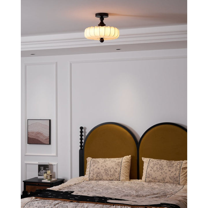 Lampa sufitowa Anela - segmentowany klosz z motywem botanicznym