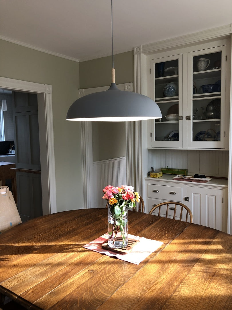 Lampa Wisząca Pastelowa - Aluminiowy Abażur z Drewnianym Elementem, Kopuła lub Płaska Kula, Różne Rozmiary i Kolory