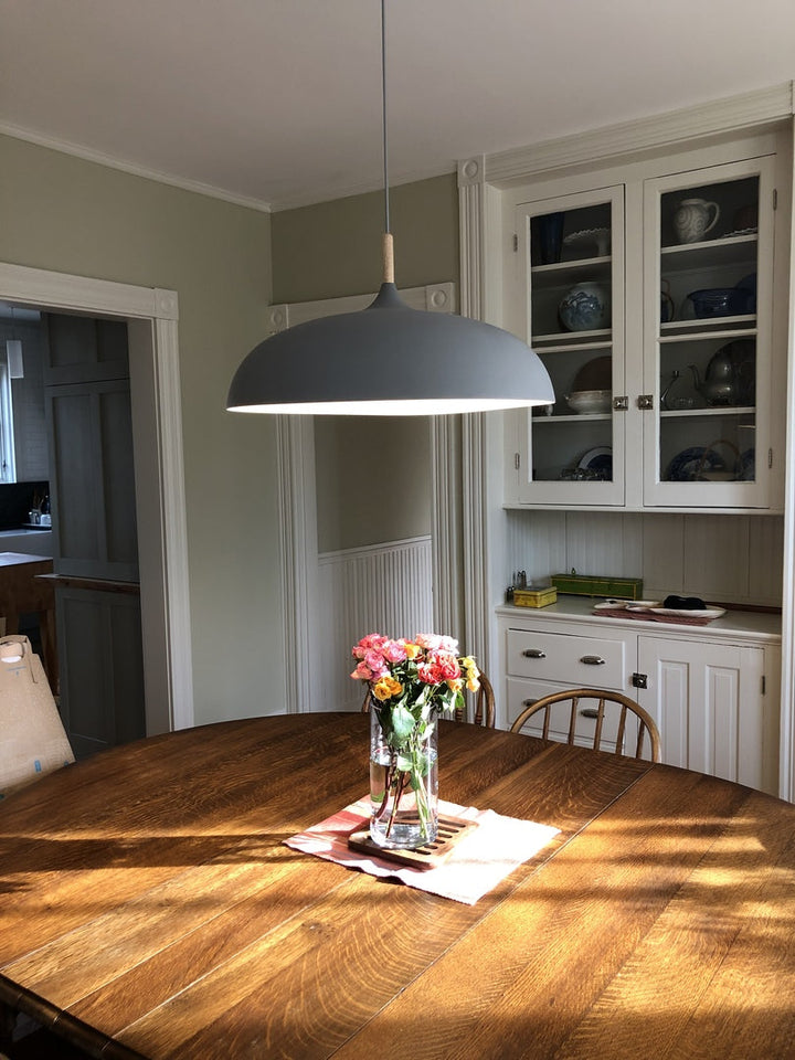 Lampa Wisząca Pastelowa - Aluminiowy Abażur z Drewnianym Elementem, Kopuła lub Płaska Kula, Różne Rozmiary i Kolory